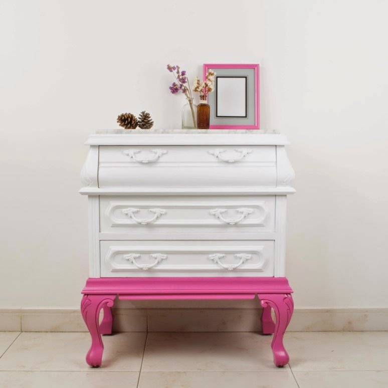 Cómo dar un aire tropical a dos mesitas de noche