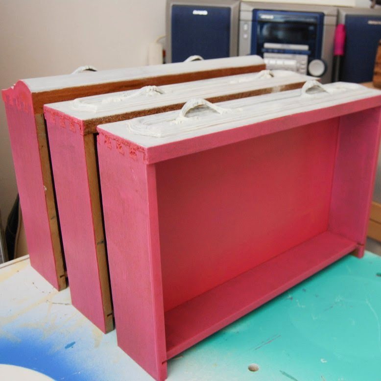 Cómo dar un aire tropical a dos mesitas de noche