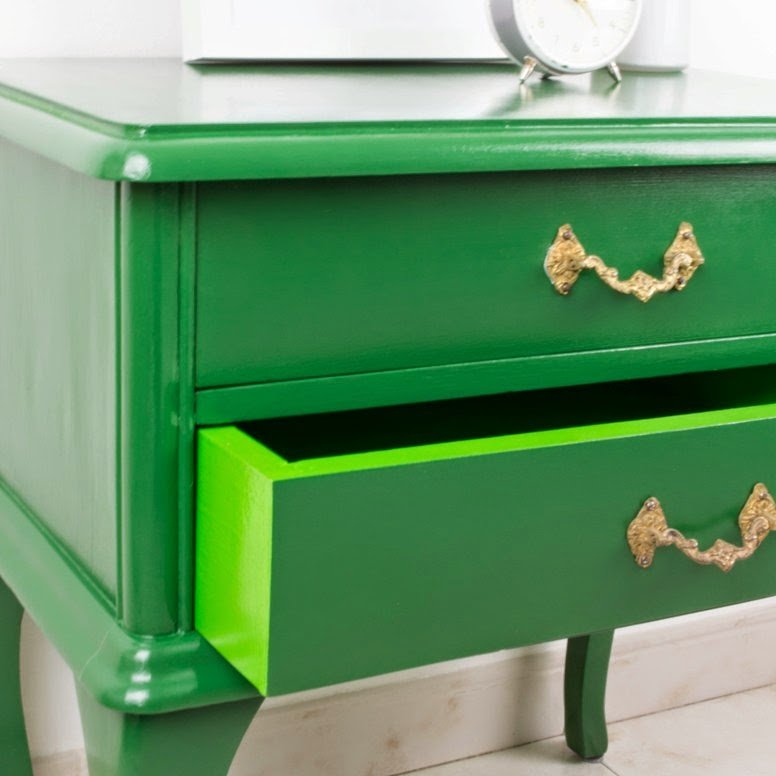 Cómo dar un aire tropical a dos mesitas de noche