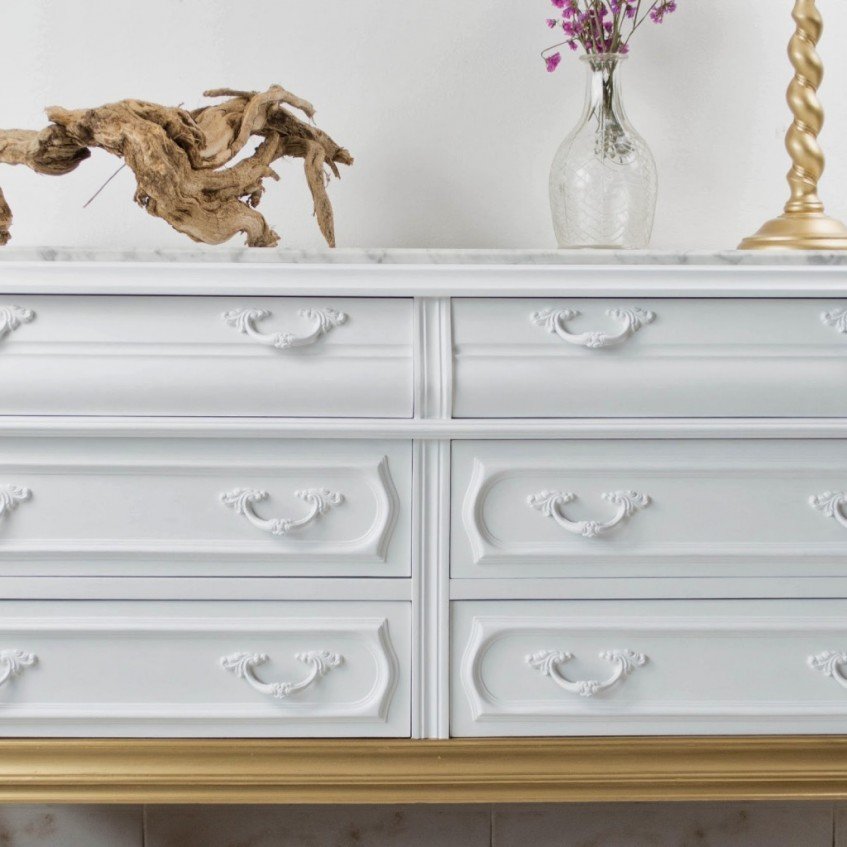 Cómo darle un toque Chic a una cómoda antigua