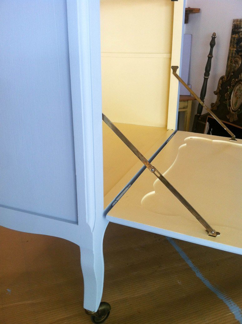 Cómo transformar un antiguo licorero en un precioso mueble auxiliar