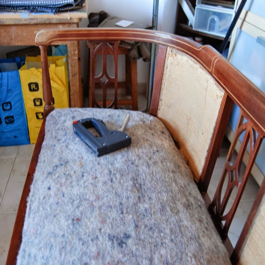 Cómo restaurar un canapé y no morir en el intento...