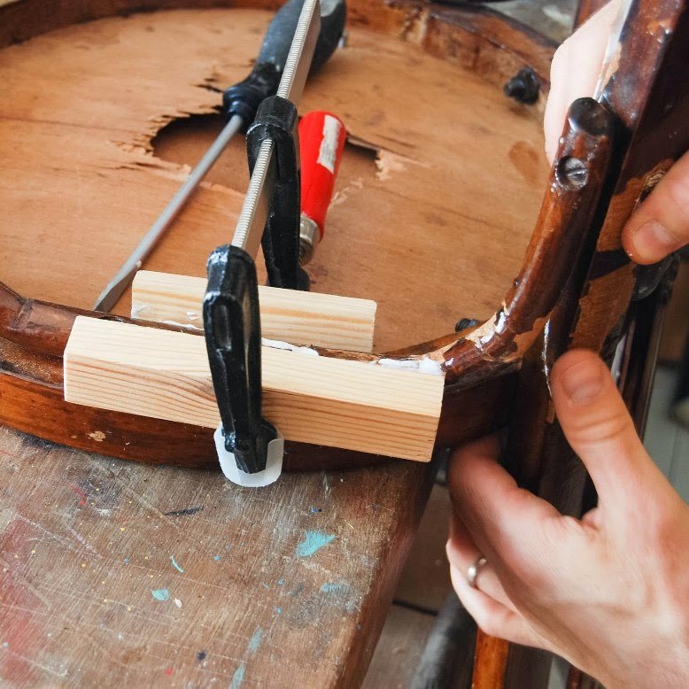 Cómo reparar y cambiar el aspecto de una silla con la técnica del deep-dye