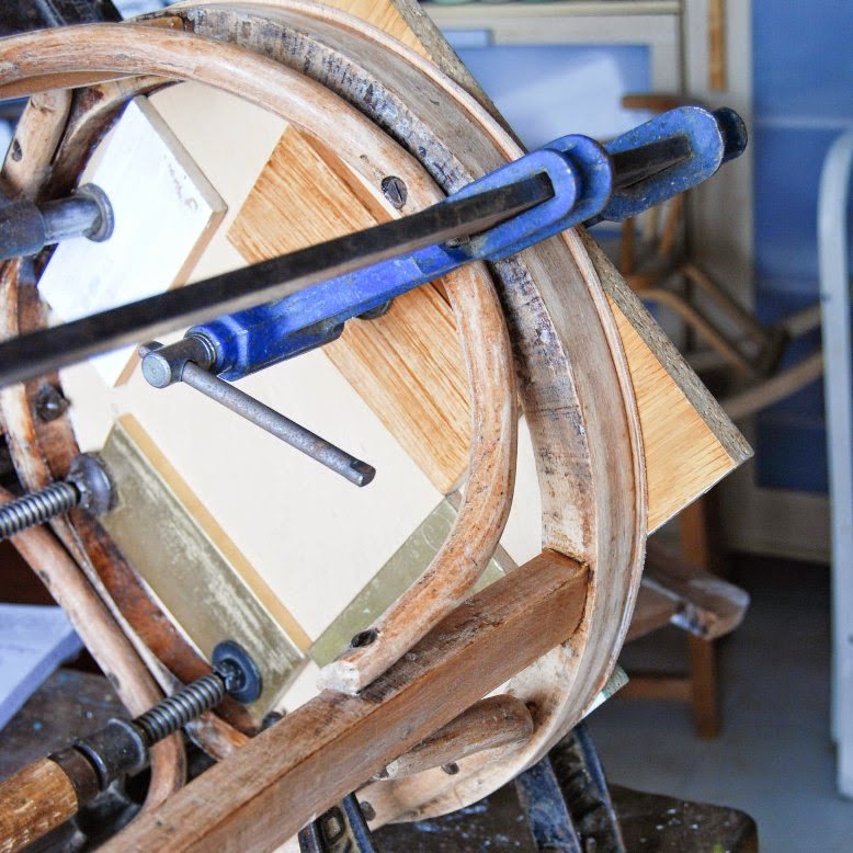 Cómo reparar y cambiar el aspecto de una silla con la técnica del deep-dye