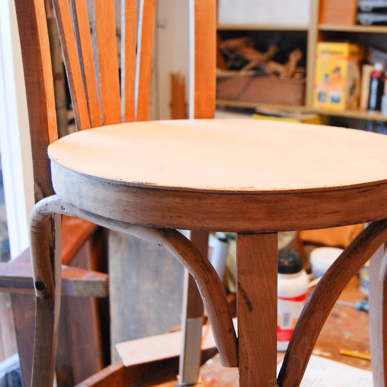 Cómo reparar y cambiar el aspecto de una silla con la técnica del deep-dye