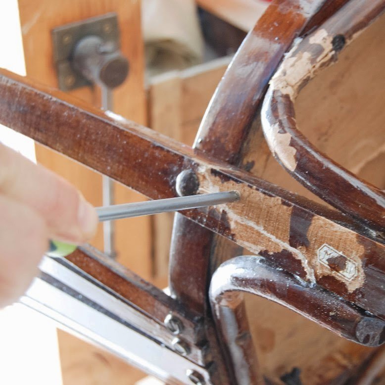Cómo reparar y cambiar el aspecto de una silla con la técnica del deep-dye