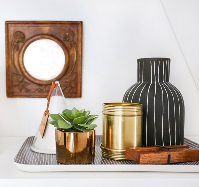 Cómo decorar con estilo unas estanterías en 3 pasos