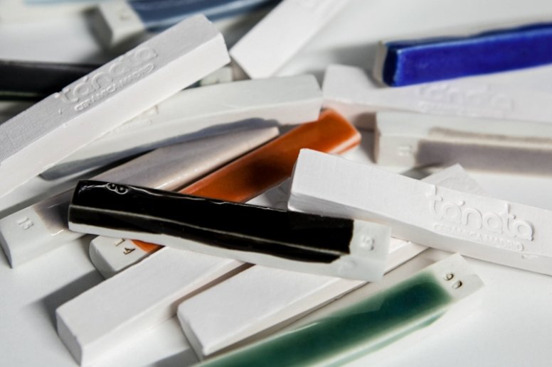 Un taller de cerámica lleno de frescura y cosas bonitas