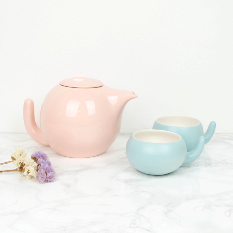 Un taller de cerámica lleno de frescura y cosas bonitas