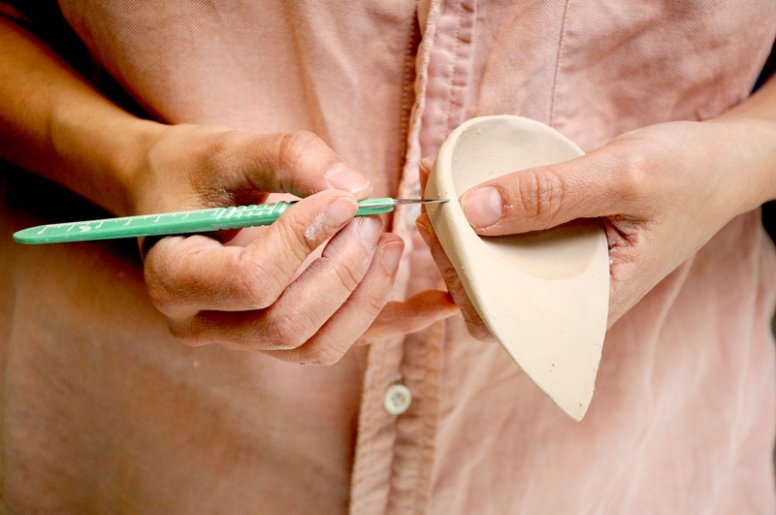 Un taller de cerámica lleno de frescura y cosas bonitas