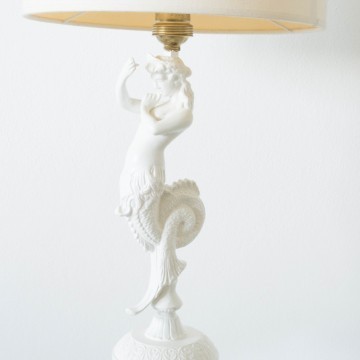Lámpara blanca con forma de sirena