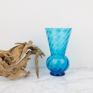 Jarrón de cristal azul