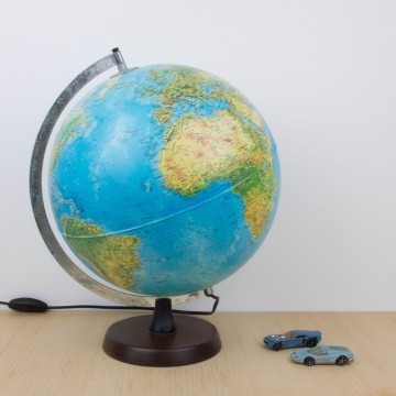 Globo terráqueo físico y político, años 90, iluminado