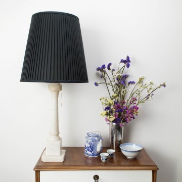 Lámpara de sobremesa de mármol blanco