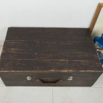 Antigua maleta de madera