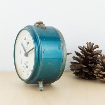Reloj despertador azul metalizado