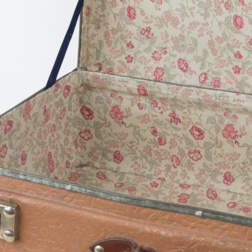 Pequeña maleta vintage de cartón