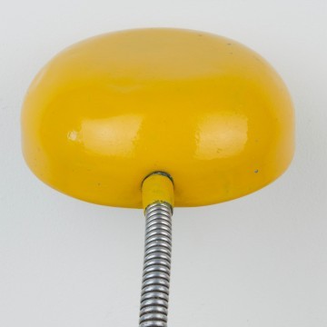 Lámpara flexo amarilla
