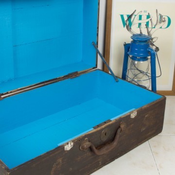 Antigua maleta de madera