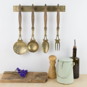 Antiguos utensilios de cocina para colgar