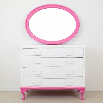 Mueble y espejo para baño infantil