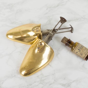 Hormas de zapato en metal dorado