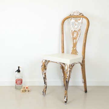 Silla Clara en blanco decapé