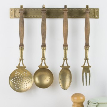 Antiguos utensilios de cocina para colgar