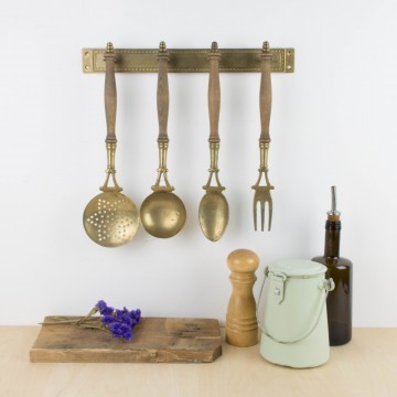 Antiguos utensilios de cocina para colgar