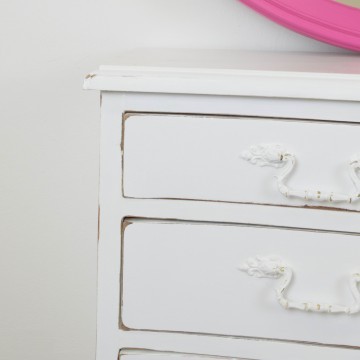 Mueble y espejo para baño infantil