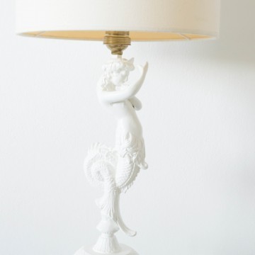 Lámpara blanca con forma de sirena