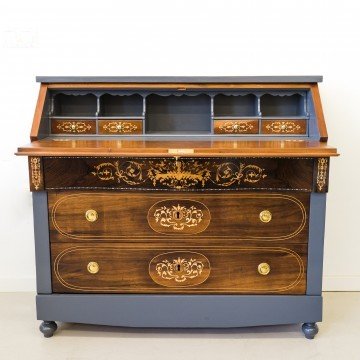 Secreter o bureau antiguo con marquetería