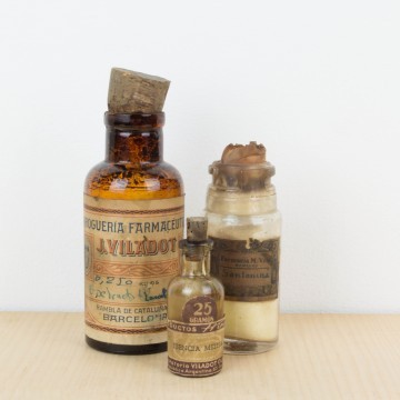 Botellas de farmacia antiguas