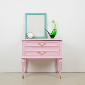 Mesilla de noche en rosa y verde