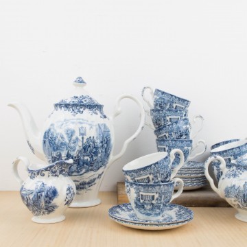 Juego de te inglés en porcelana blanca y azul