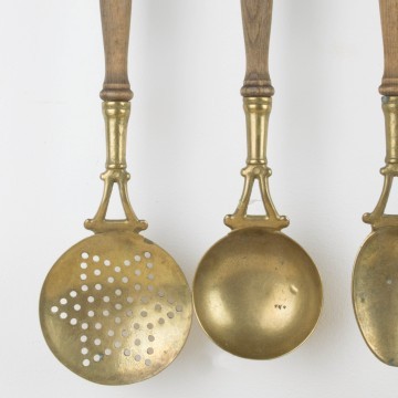 Antiguos utensilios de cocina para colgar