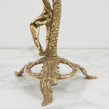 Lámpara de bronce con figura de jirafa
