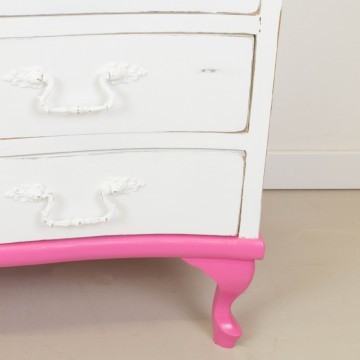 Mueble y espejo para baño infantil